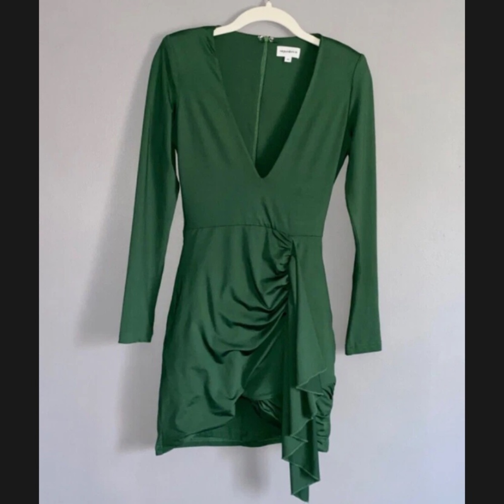 SUPERDOWN Martyna Deep V Ruffle Party Dress Emerald XS